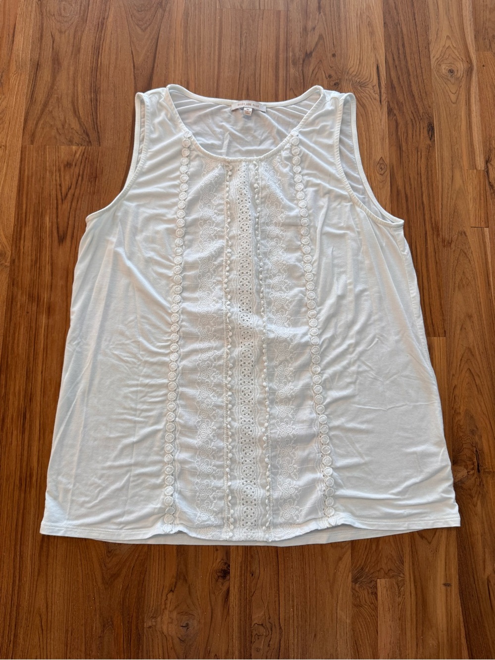 Skies Are Blue White Tank Top Women’s Medium Crochet Detail